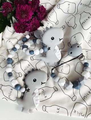 🦖 Dinosauří kamarádi, kteří potěší nejen miminka, ale i maminky! 💚 Naše dinosauří sada spojuje hravý design, praktičnost a...